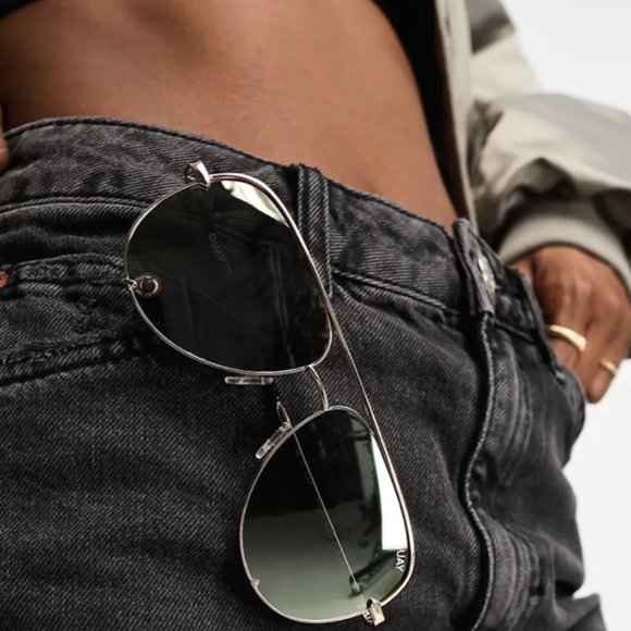 Quay high key polarized aviator sunglasses in gold NWOT - Picture 3 of 10